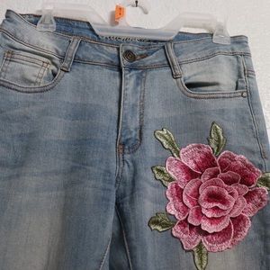 Fashion Nova floral jeans | size 7